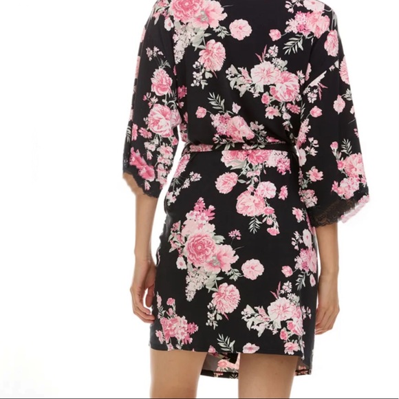 NEW Floral-printed Flora Nikrooz Fleece wrap Robe - Picture 2 of 5
